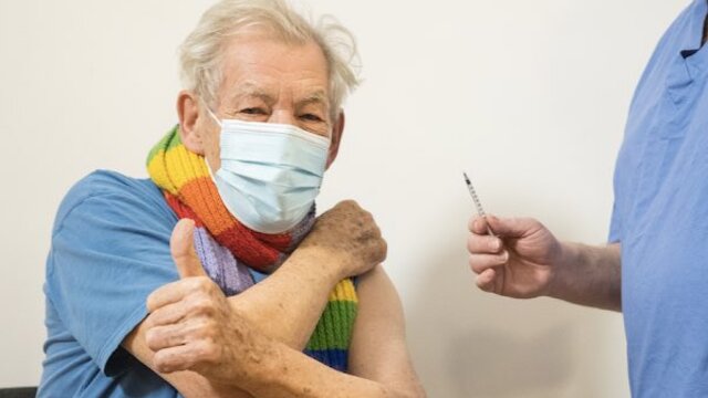 'Gandalf' da Covid 19 aşısı oldu