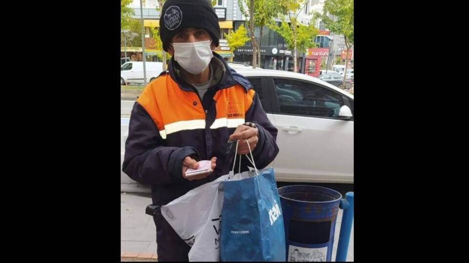 Temizlik işçisinden insanlık dersi!