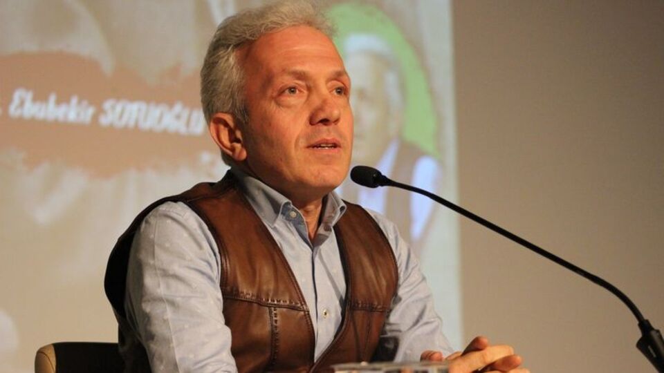 O profesöre tepki yağıyor!