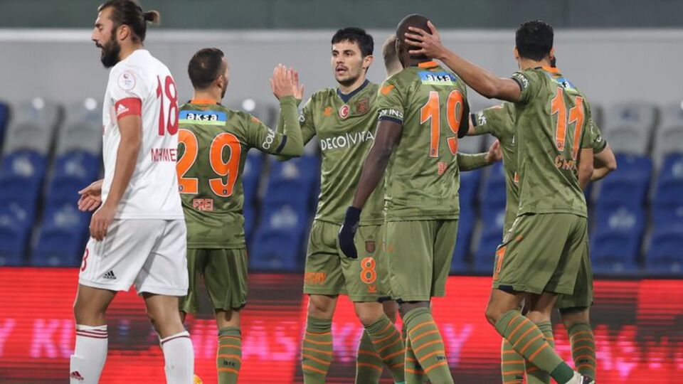 Başakşehir, Turgutlu'ya patladı!