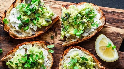 Avokado ve hellimli bruschetta tarifi