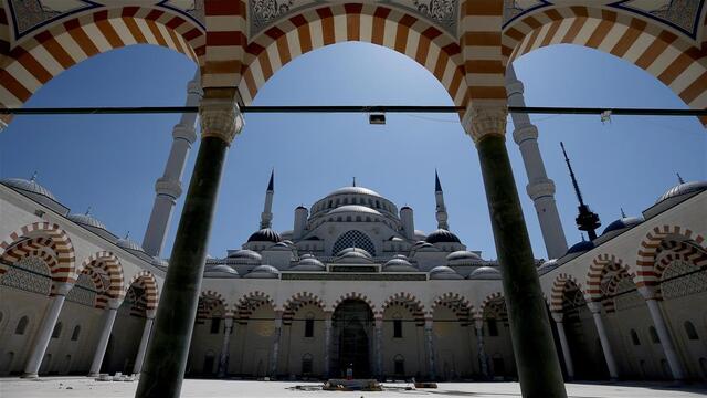 Camilerde cuma namazı kılınacak mı?