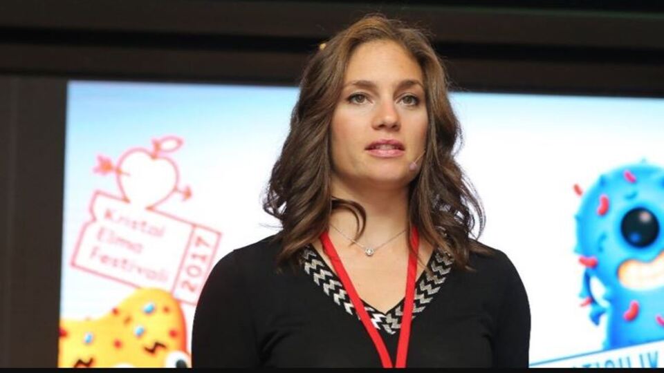 Nevşin Mengü kimdir?