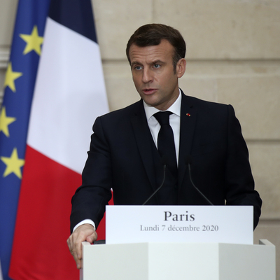 Koronaya yakalanan Macron'dan kural ihlali!