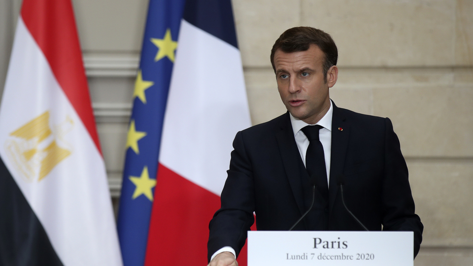 Koronaya yakalanan Macron'dan kural ihlali!