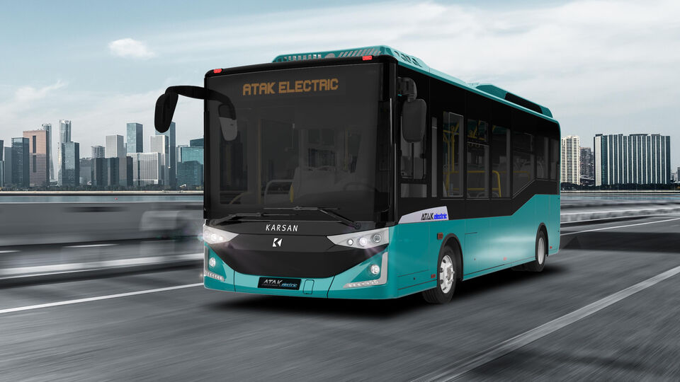 Romanya'ya elektrikli araç teslim etti