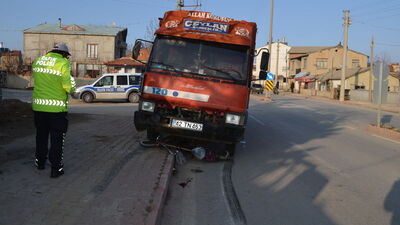 Bir bisikletli daha 'görünmez olup', ezildi!