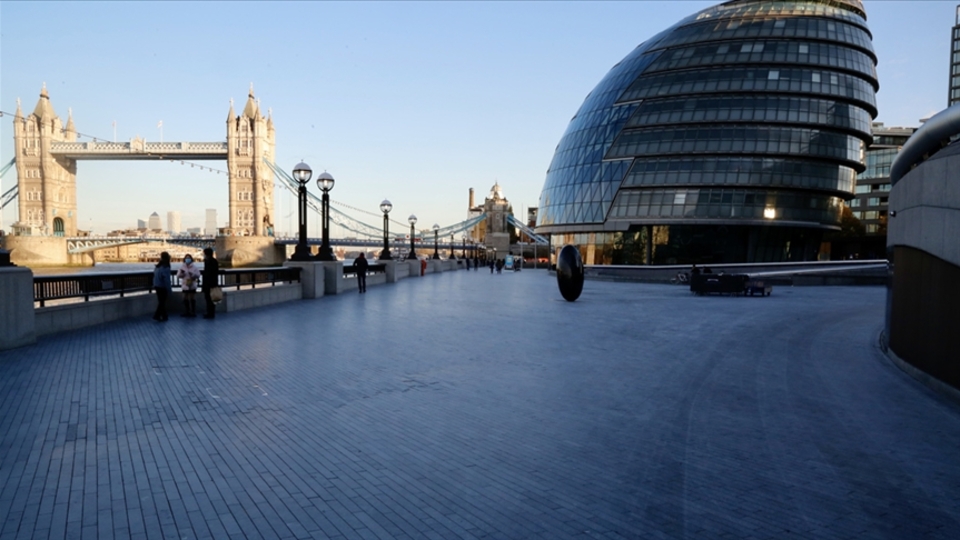 Avrupa ülkeleri teker teker İngiltere'ye uçuşları yasaklıyor!