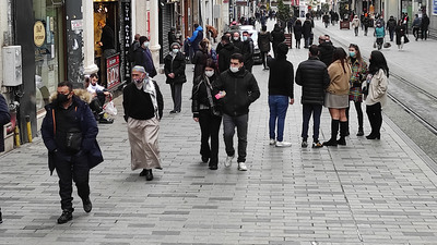 İstiklal'de turist yoğunluğu oluştu