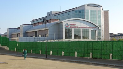 Odasındaki hastayı uyurken boğarak öldürdü!