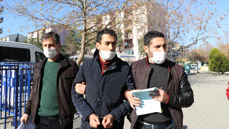 Atatürk büstüne çirkin saldırı!