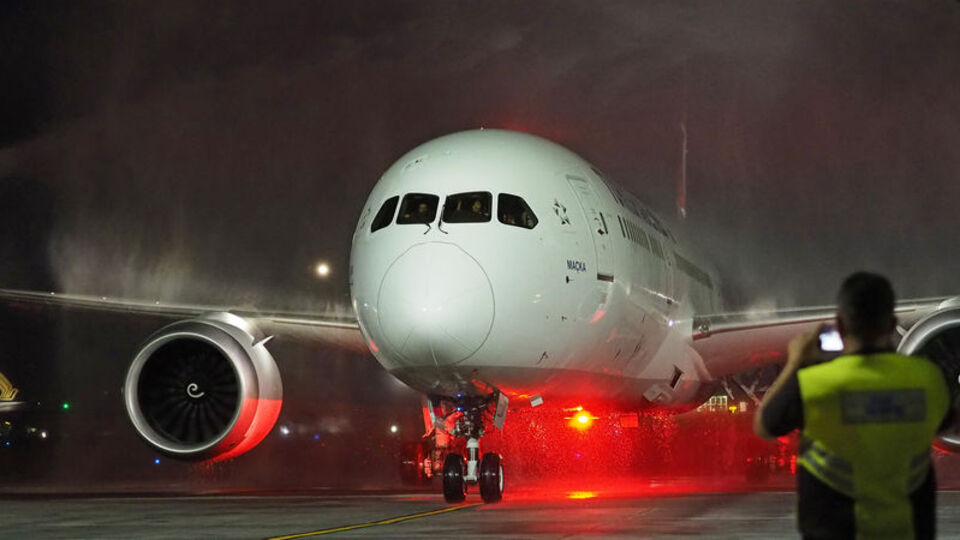 Türkiye İngiltere'ye uçuşları durdurdu