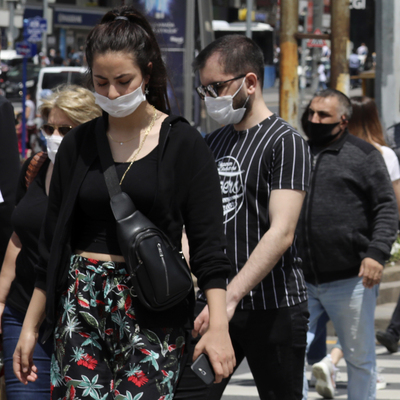 Maske takmamıza rağmen neden yayılıyor?