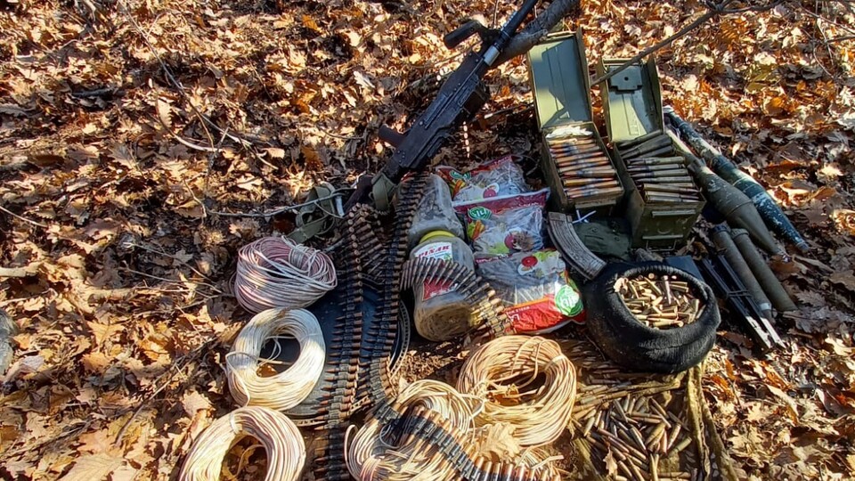 Teröristlere ait çok sayıda mühimmat ele geçirildi