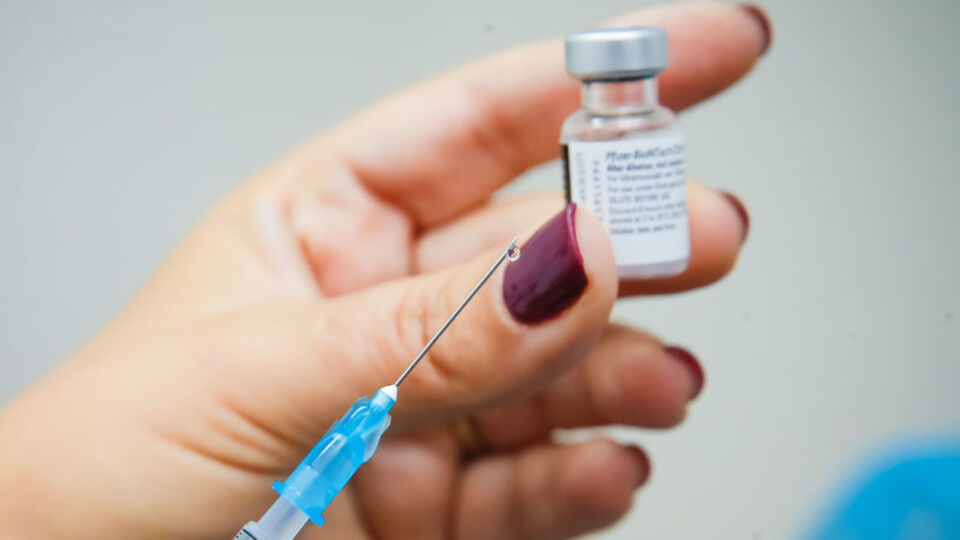 AB'nin Pfizer'ın Kovid-19 aşısı için ödeyeceği rakam belli oldu