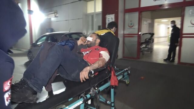 Kısıtlama bitti, husumetlisini bıçakladı
