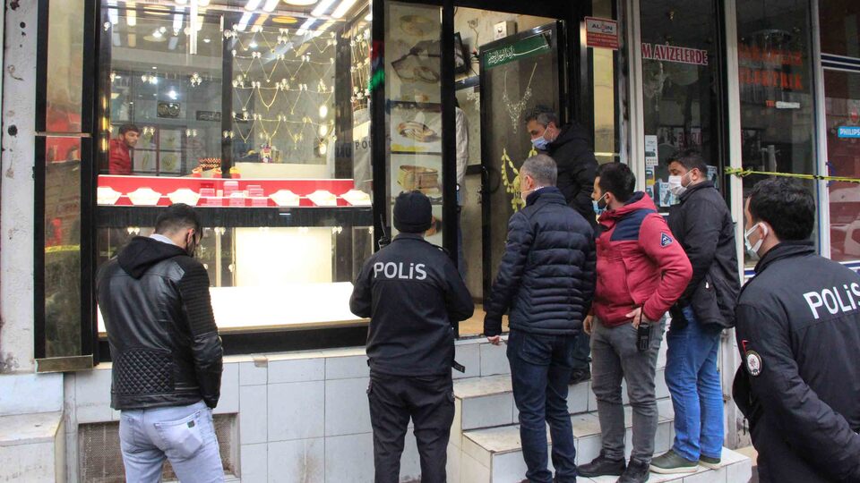 Diyarbakır'da kanlı soygun!