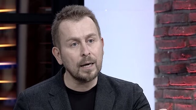 Ömür Akkor kimdir?