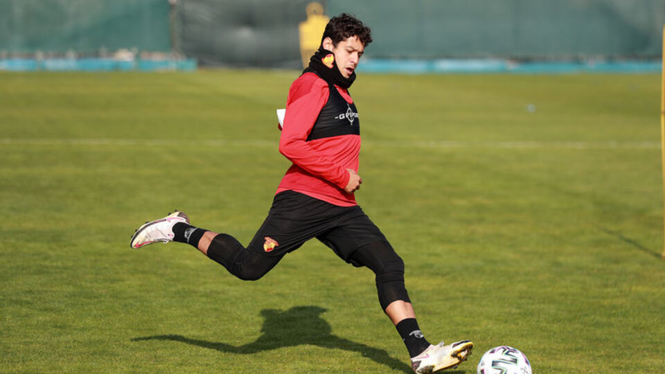 G.Saray maçı öncesi sürpriz transfer!