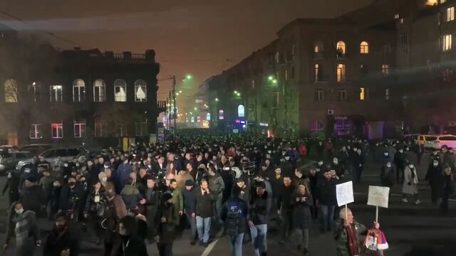 Ermenistan'da 'Paşinyan' protestosu