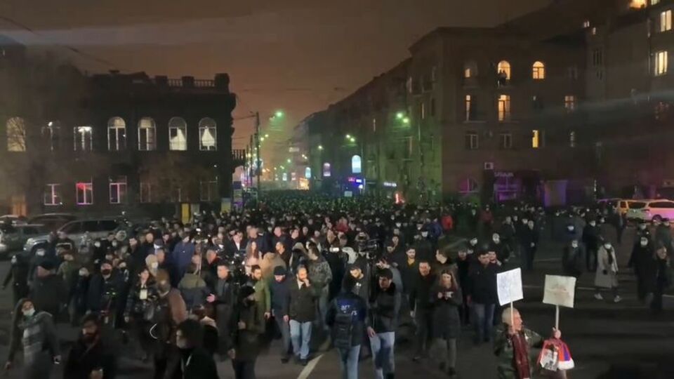 Ermenistan'da 'Paşinyan' protestosu