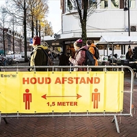 Hollanda, İngiltere'ye uçuşları "şartlı" olarak açtı