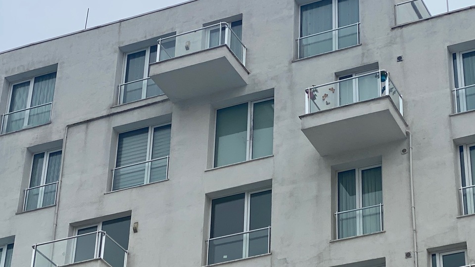 Tuzla'da balkon faciası: 1 ölü, 1 yaralı!