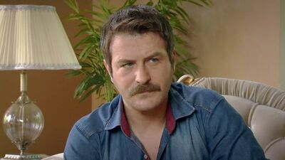 En yakın arkadaşı ile eski nişanlısı evlendi