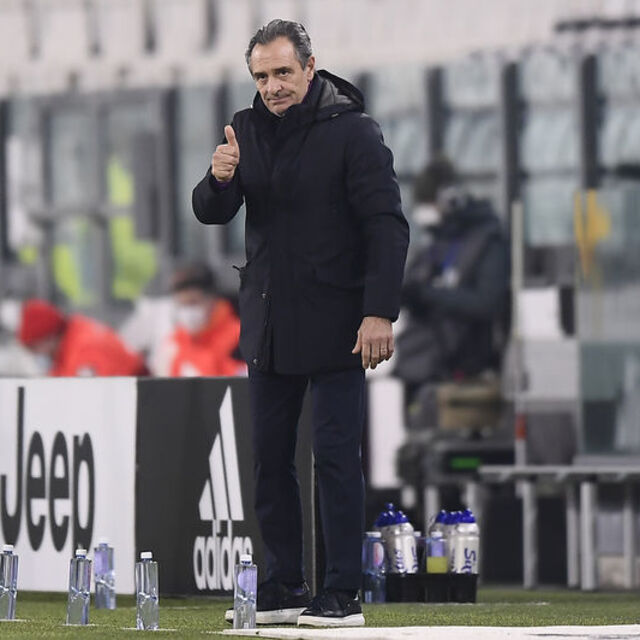 Prandelli, Pirlo'yu devirdi!