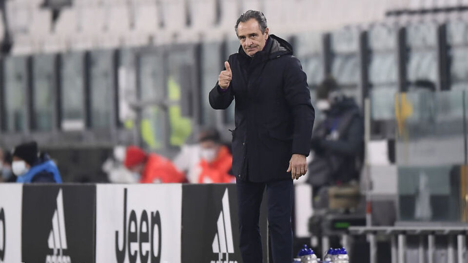 Prandelli, Pirlo'yu devirdi!