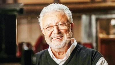 Metin Akpınar kimdir?