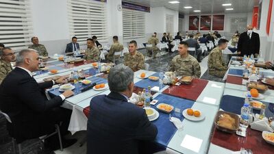 Komandolarla bir arada