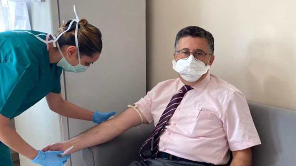 Aşı gönüllüsü profesörden açıklama: İnanamıyorum