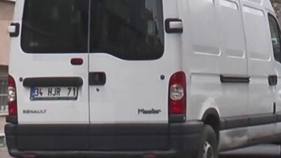 Karısını ve baldızını bıçaklayıp kaçtı!