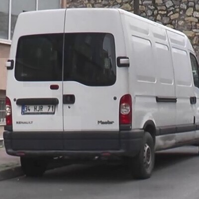 Karısını ve baldızını bıçaklayıp kaçtı!