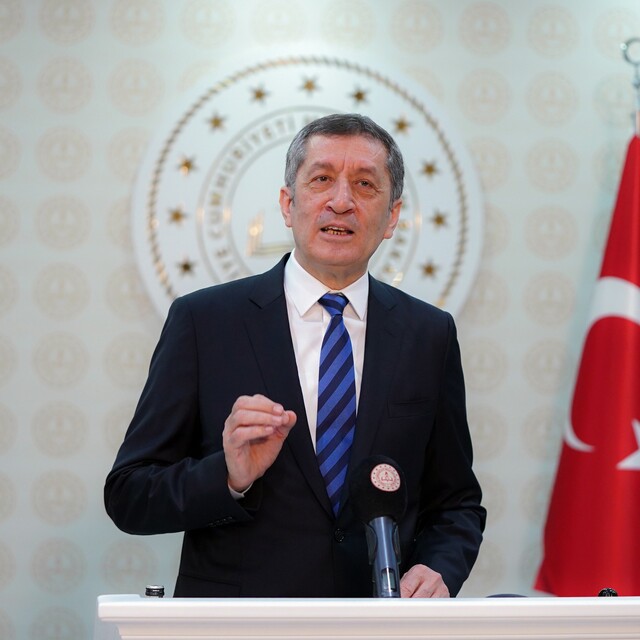 Yüz yüze sınavlar ertelendi