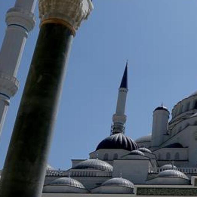 Camiler açık mı, cuma namazı kılınacak mı?