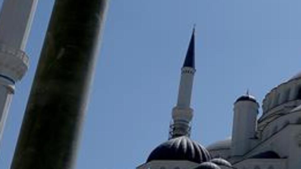 Camiler açık mı, cuma namazı kılınacak mı?
