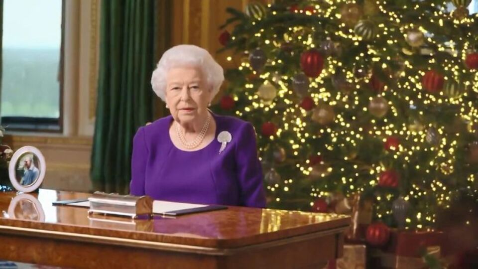 Kraliçe Elizabeth'in masası gündem oldu