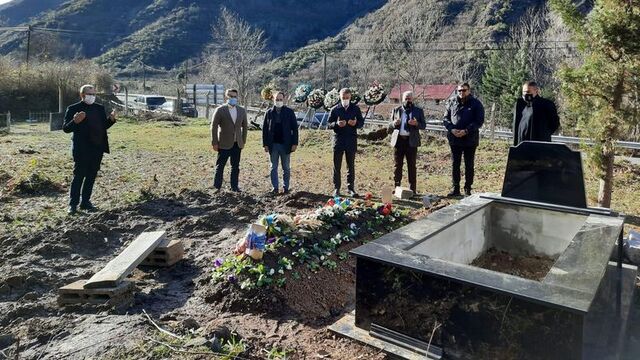 Ağaoğlu, Sümer'in mezarını ziyaret etti