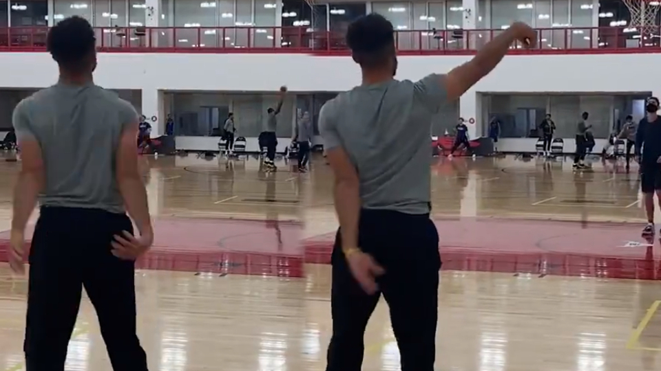 Ne yaptın Curry! Üst üste 105 üçlük!