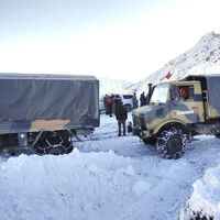 Şemdinli'de çığ düştü! 1 asker şehit, 1 asker aranıyor