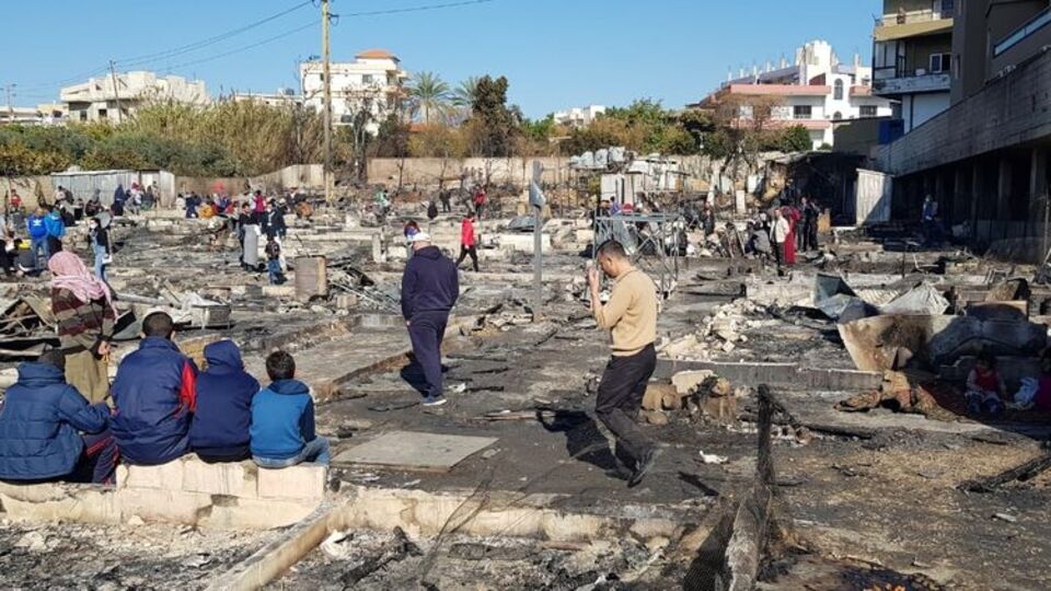 Kampları yakıldı: 80 Suriyeli aile sokakta kaldı