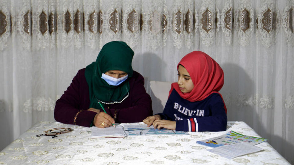 Aslı teyzenin okuma yazma azmi