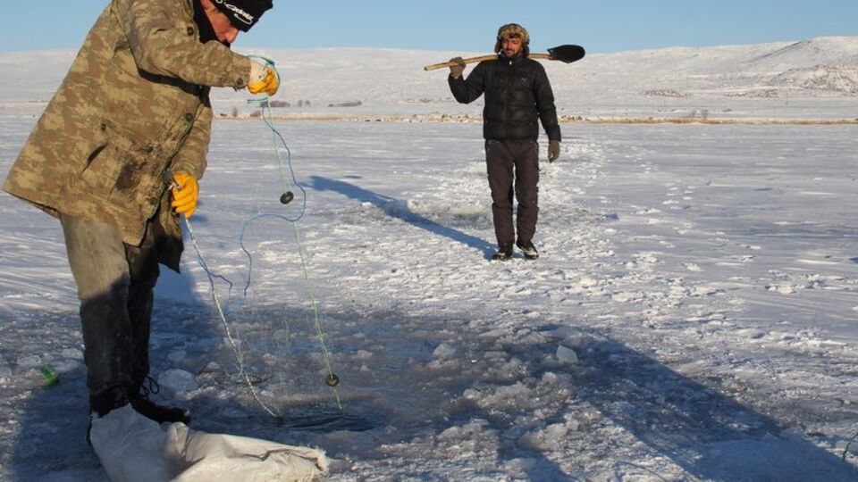 Alaska değil Kars... Eskimo usulü avladılar