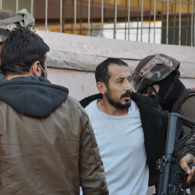 Rehin aldığı annesini öldürdü!