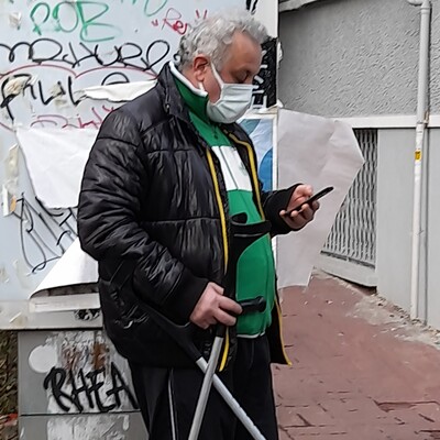 Ünlü yönetmen sakatlandı