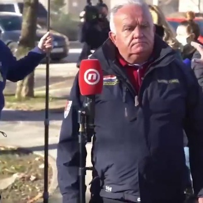 Belediye başkanı canlı yayında depreme yakalandı!