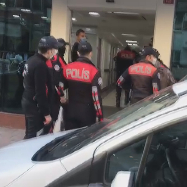 Şişli'de bıçaklı saldırgan hemşireyi rehin aldı!