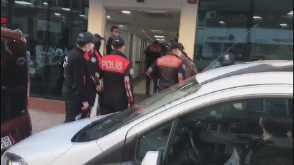 Şişli'de bıçaklı saldırgan hemşireyi rehin aldı!